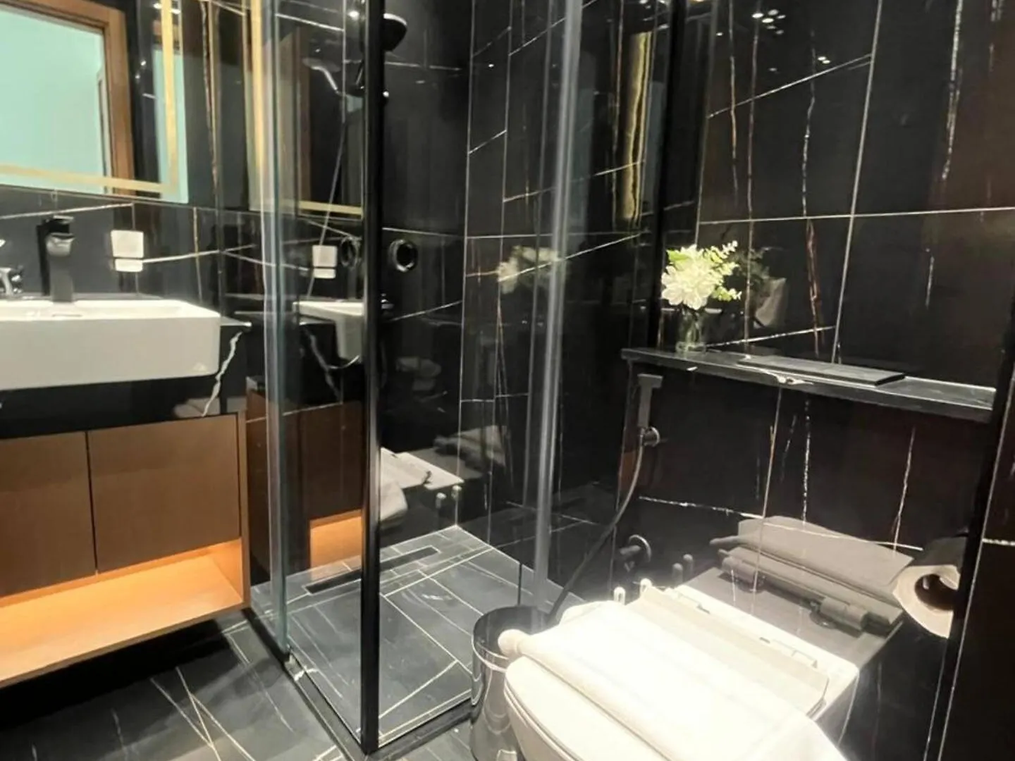 Relax In Style 1Br Haven In Binghatti Venus! Dubai